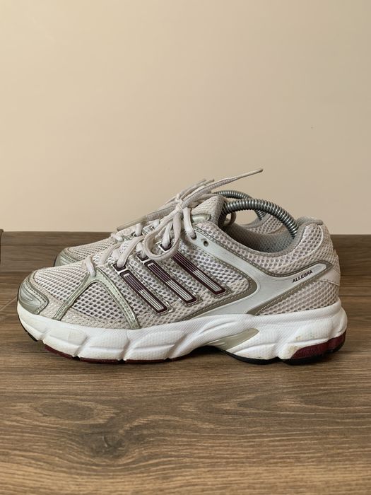красовки Adidas взуття