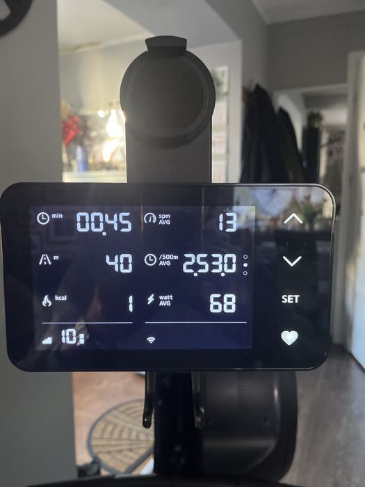 Wioślarz Technogym Skillrow – sprzęt premium, stan bardzo dobry.