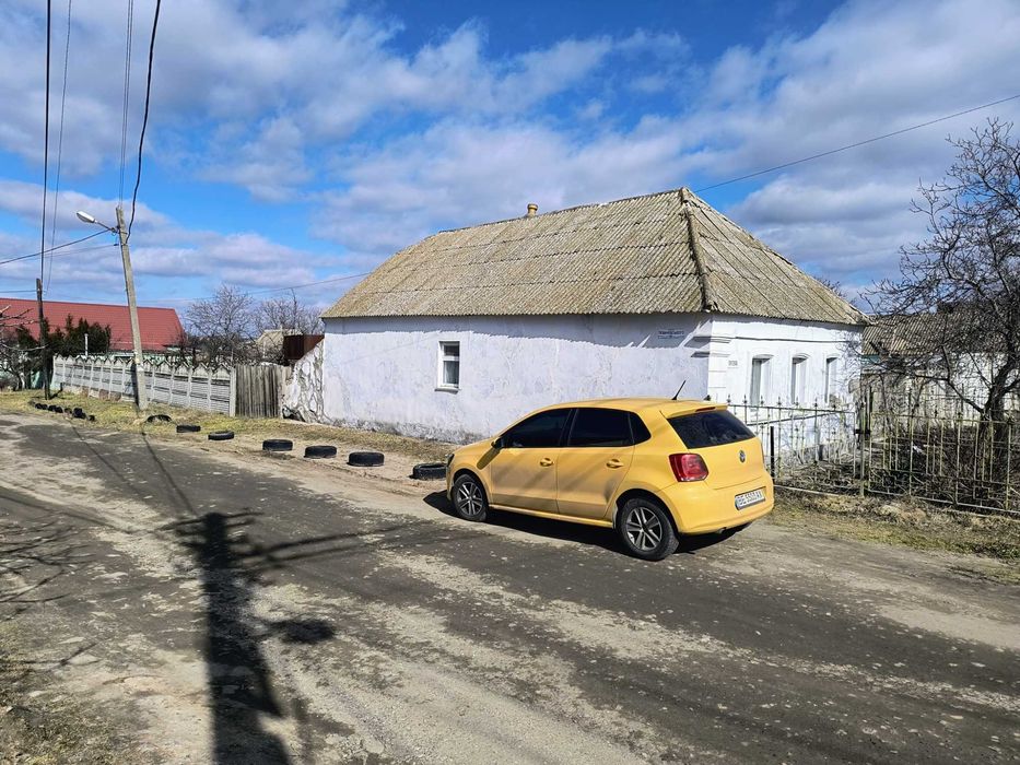 Земельна ділянка з будинком, літня кухня та госпспоруди .