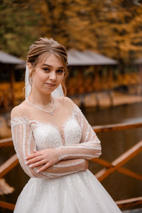 Красива весільна сукня