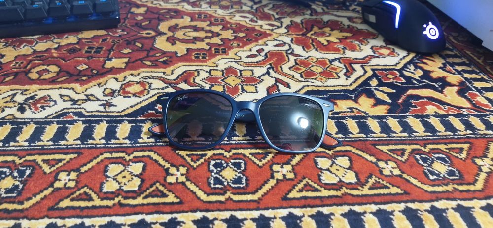 Okulary przeciwsłoneczne granatowe