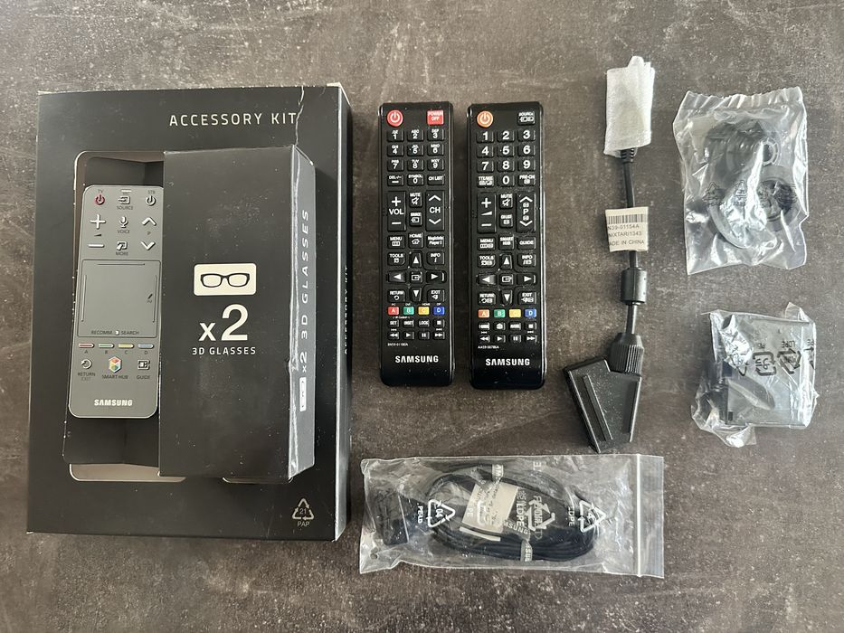 Kit Samsung com 2 comandos de Tv