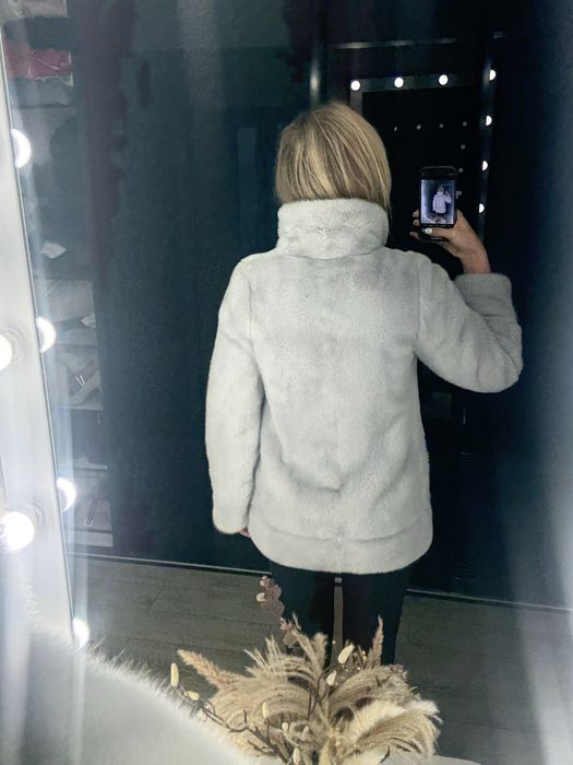 Продам норкову шубу (оригінал)