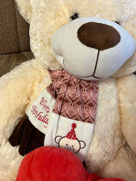 Плюшевий ведмідь 85 см, з шарфом та серцем "Love" — ідеальний подарунок