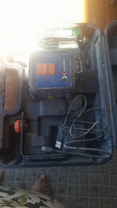Laser level com tripe