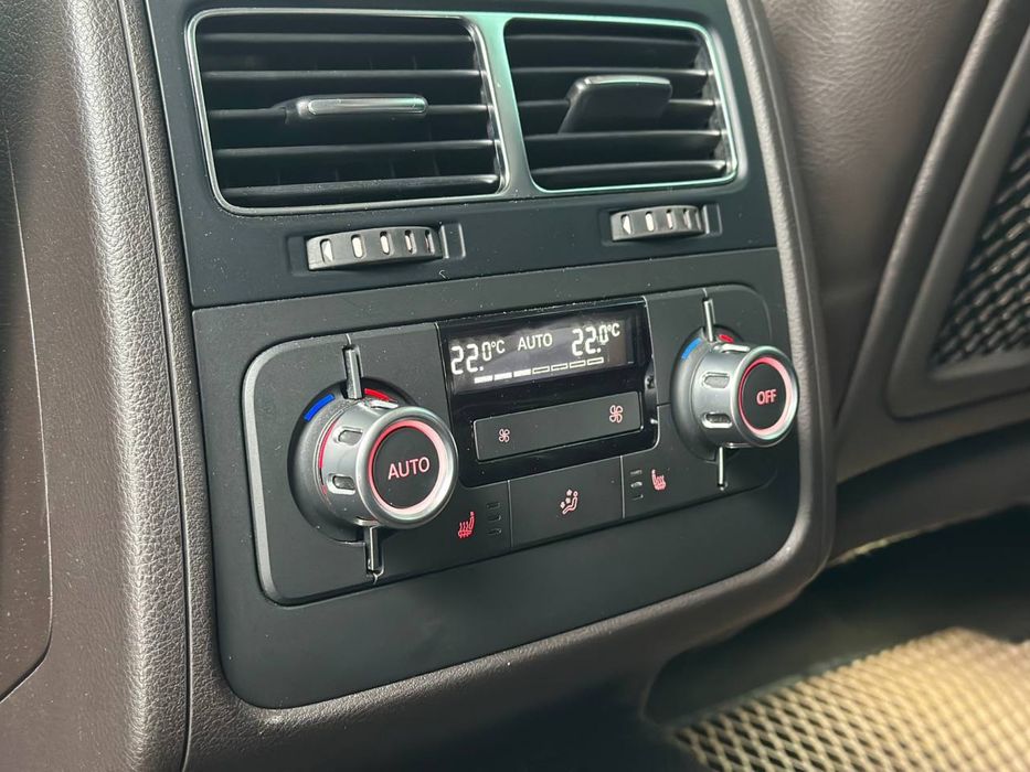 Продам Volkswagen Touareg 2013 3.0 дизель