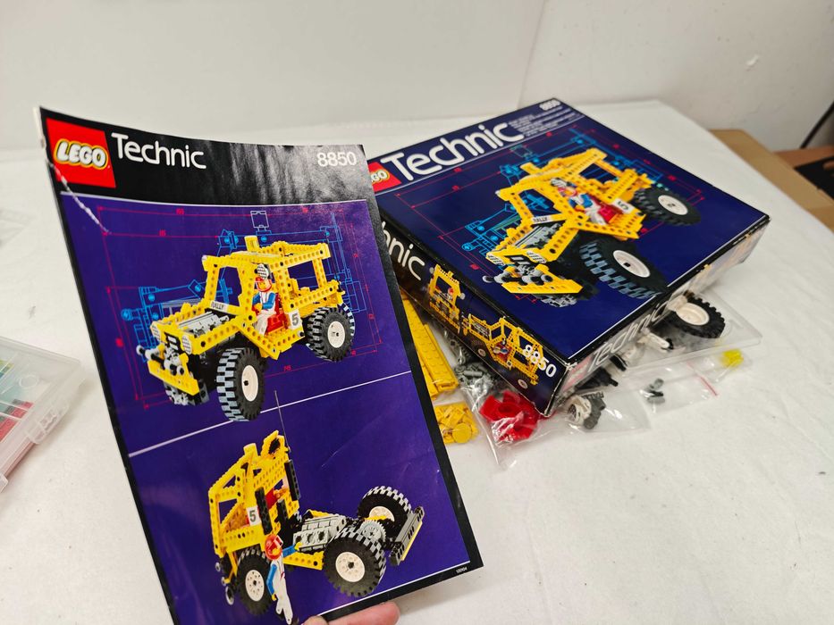 Lego Technic 8850 "Rally Support Truck"; 1990; [231]