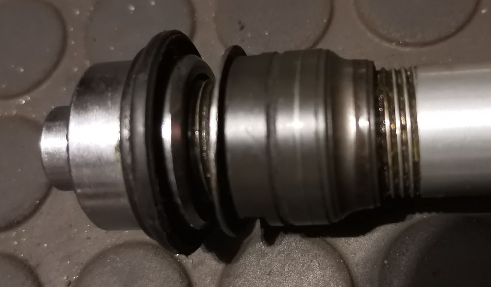 Oś piasty tył SHIMANO DEORE XT model FH-T780