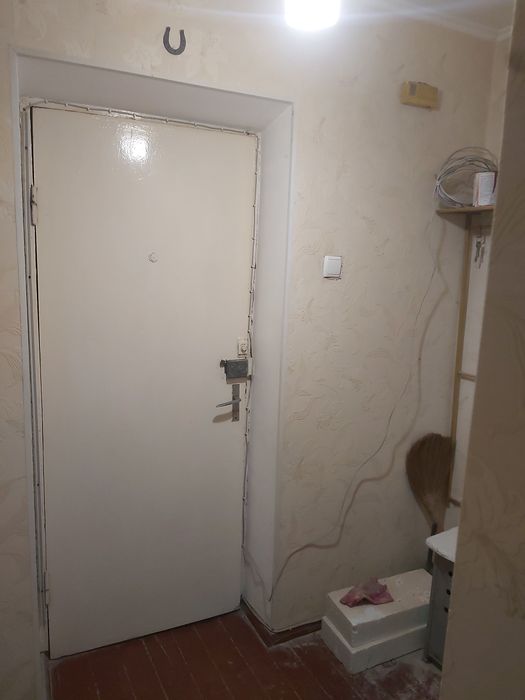 1-кім. біля залізничного  вокзалу.