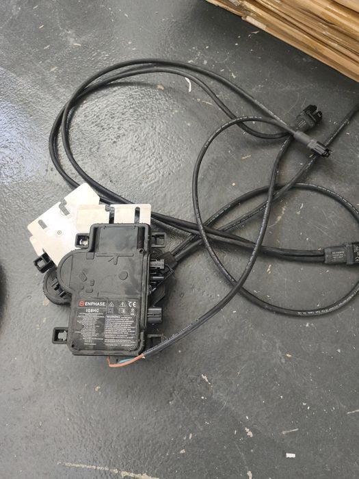 Micro inversor enfhase iq8hc painéis