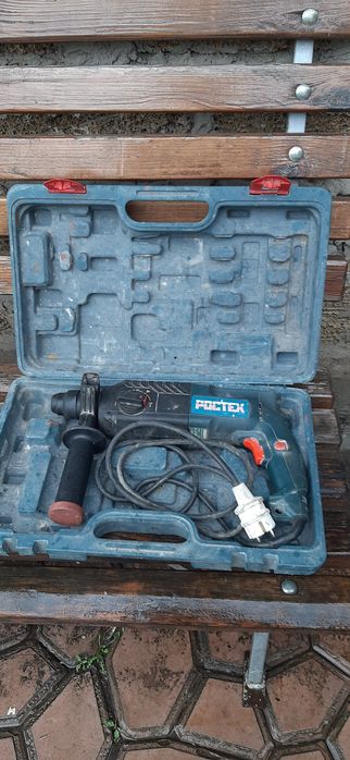 Шурупокрут перфератор в кейсі та перфератор без кейса