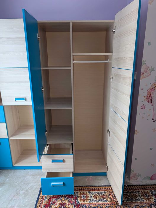 Komplet mebli dziecięcych - szafa, regał, komoda, słupek