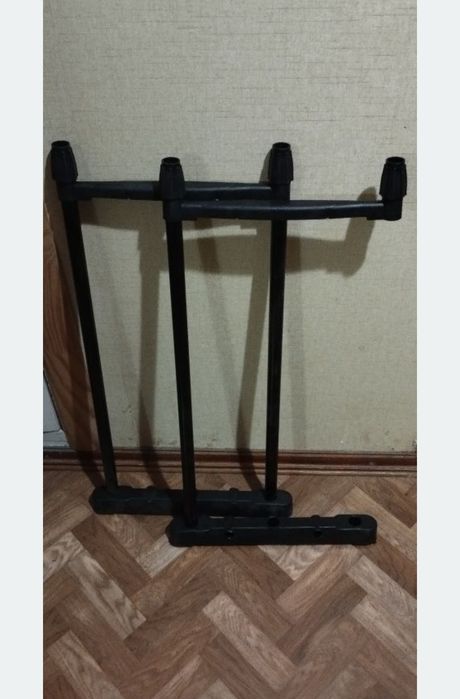 Запчасти на стойку,вешалку на колесах