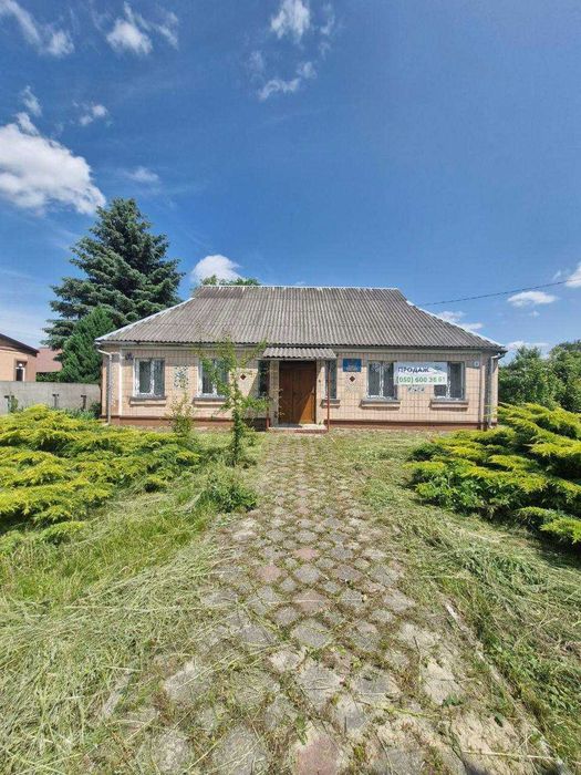 Продаж комерційного приміщення в центрі смт. Іваничі!