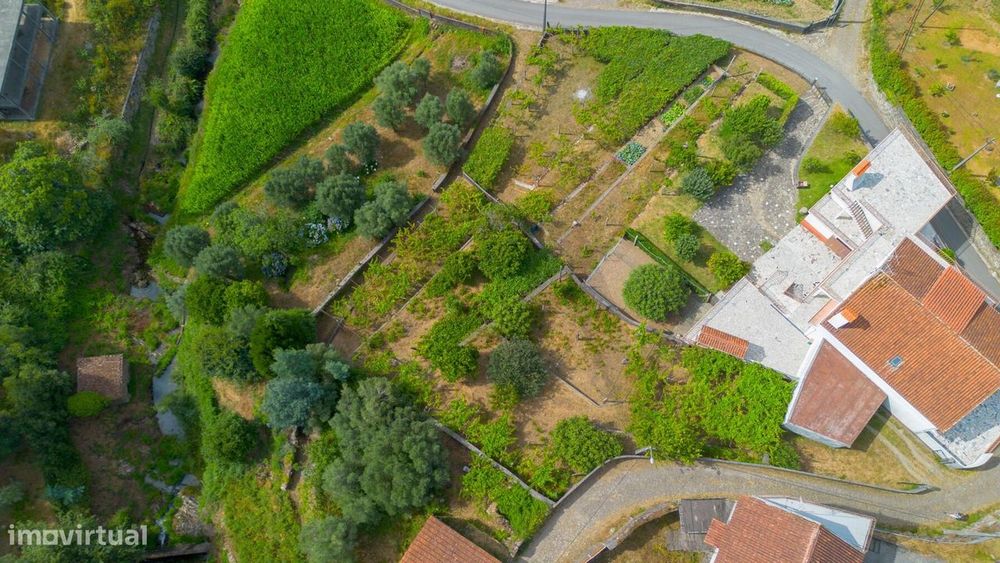 Terreno urbano com garagem e viabilidade de construção em Montaria, Vi