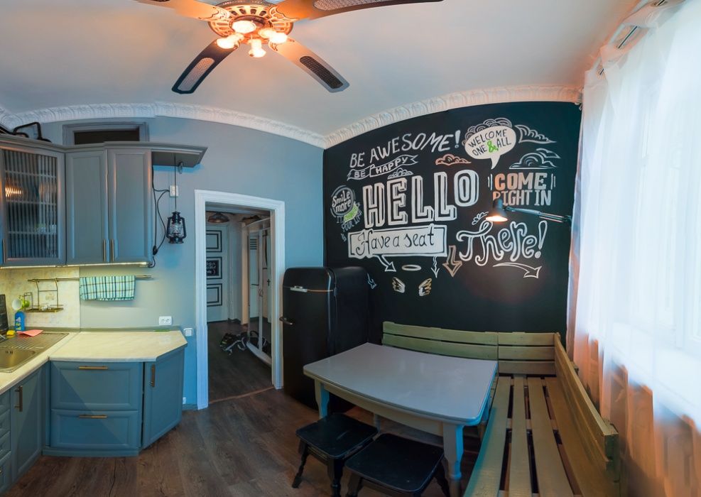 Пешком метро "Шулявская". ул. М.Брайчевського 9. Квартира  интересная.