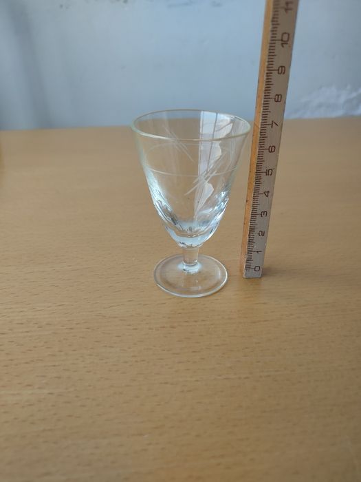 Conjunto de copos antigos desenhados á mão.