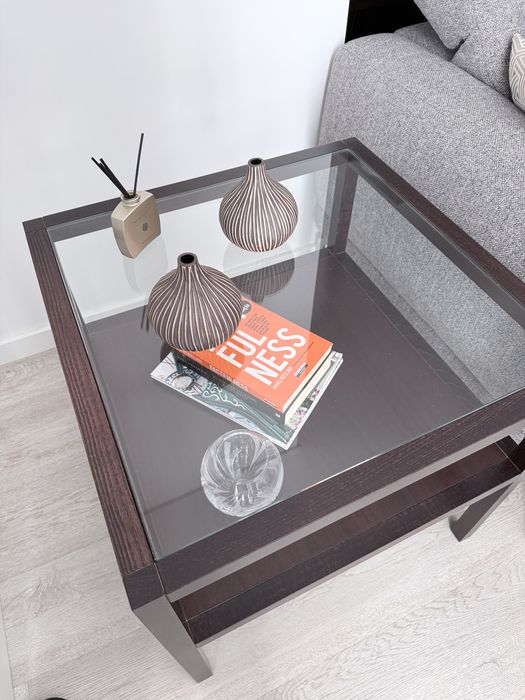 Mesa de apoio quadrada comtampo de vidro