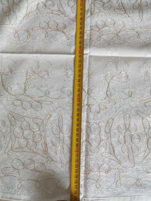 Obrus żakardowy-haftowany 180cm