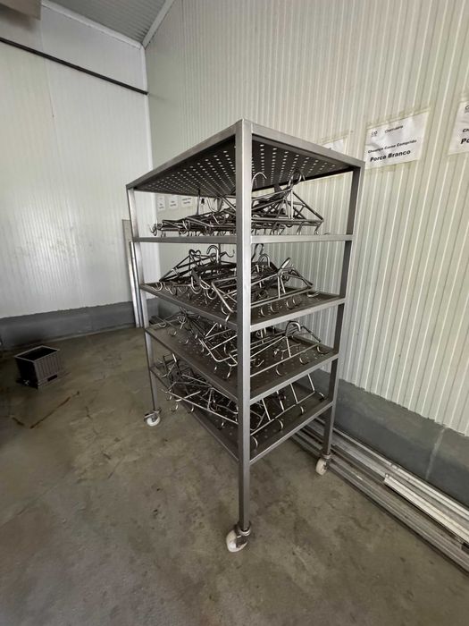 Estante em Inox com Prateleiras Perfuradas — 110x70x171 cm