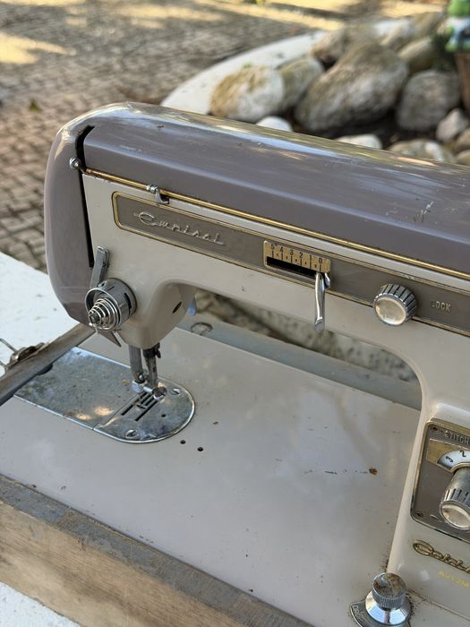 Maquina de costura antiga para decoração