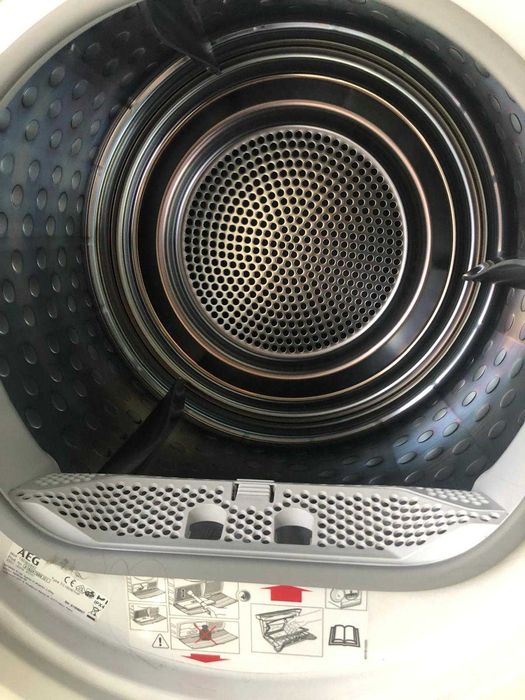 Secadora AEG 8kg Bomba de Calor