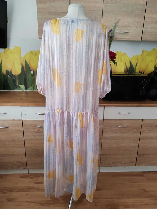 Ciekawa lekka plisowana sukienka VRS rozmiar ok 46/48 poliester