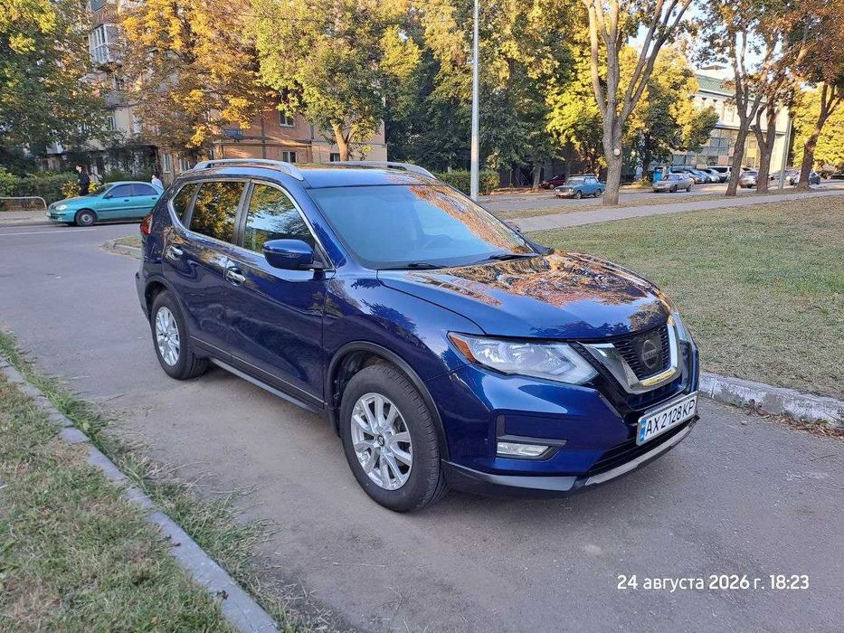 Продам автомобиль Nissan Rogue 2017 SV