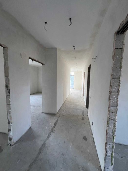 Продаю окрему будівлю в Хотянівці