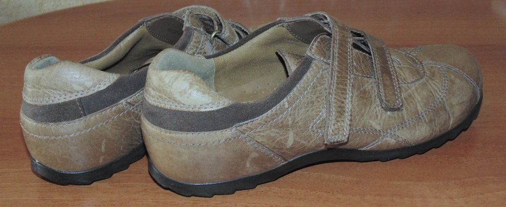 Продам кроссовки ECCO 40 размера + подарок мокасины Оригинал