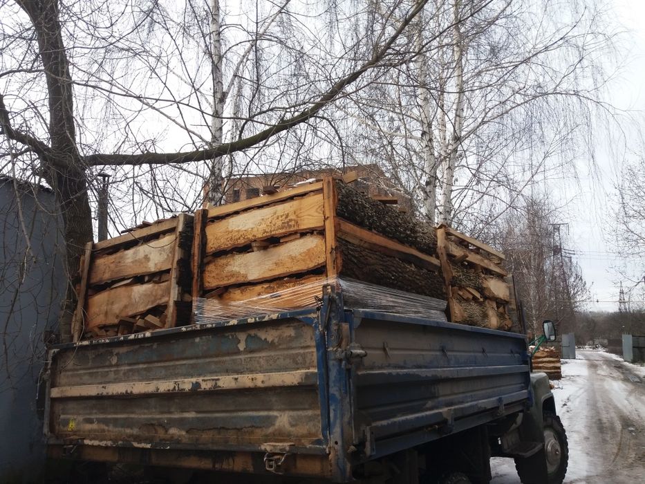 Дрова кубіки горбиль обрізки відходи з пилорами