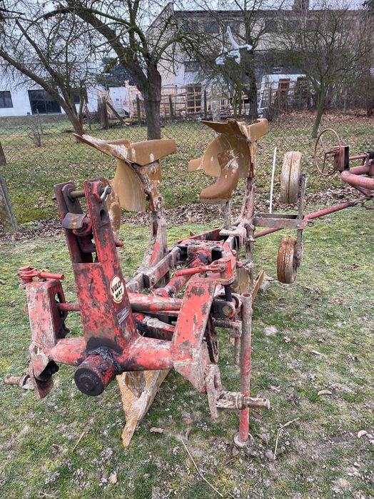 Pług dwuskibowy obrotowy