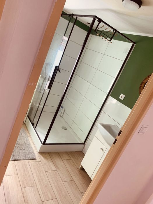 Pokoje z łazienkami dla pracowników  5 min od fabryki Mercedesa