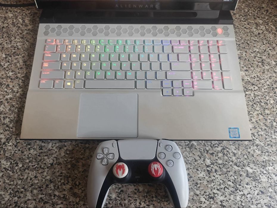 Alienware M17 R2 i7/16 RAM/256 SSD/ RTX 2060
