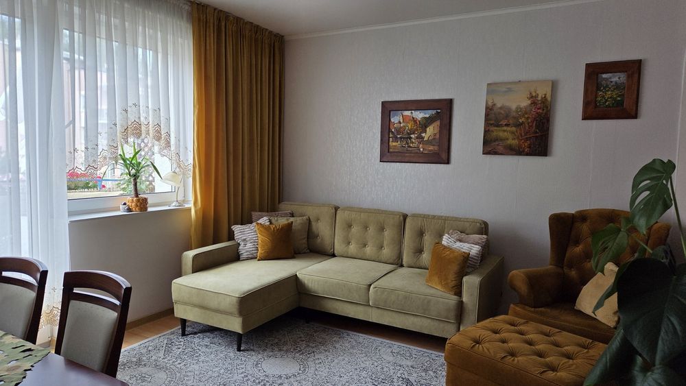 Jasne, zadbane 2 pokoje, duży garaż, piwnica, mały ogródek