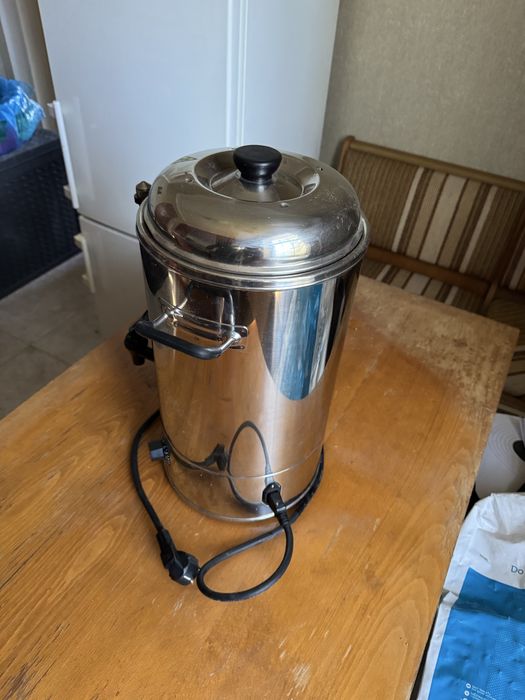 Электрокипятильник с двойной стенкой Hendi 9л. Арт. 211403