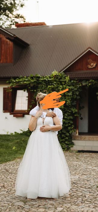 Suknia ślubna brokatowa