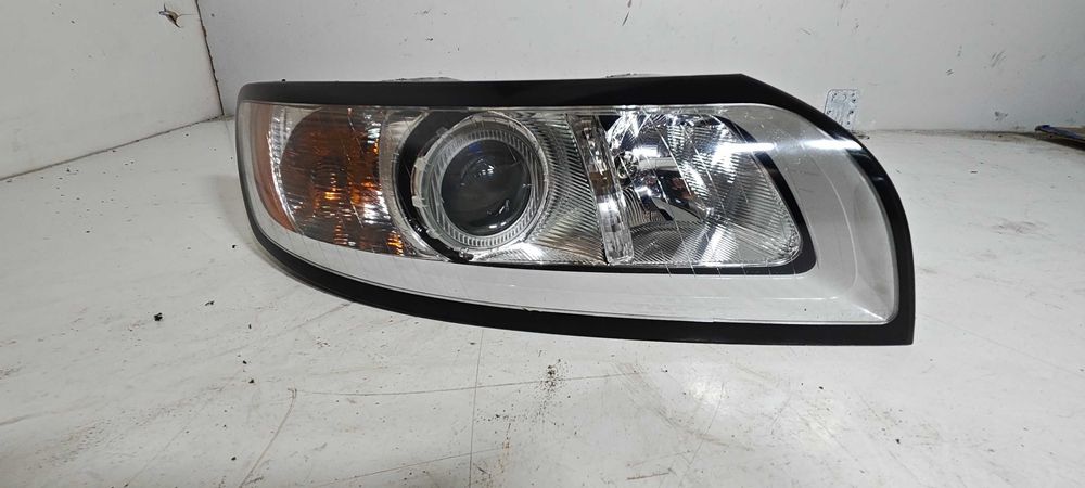 VOLVO V50  S40 II C30  Prawa Lampa Prawy Przód cena za 1 sztuke