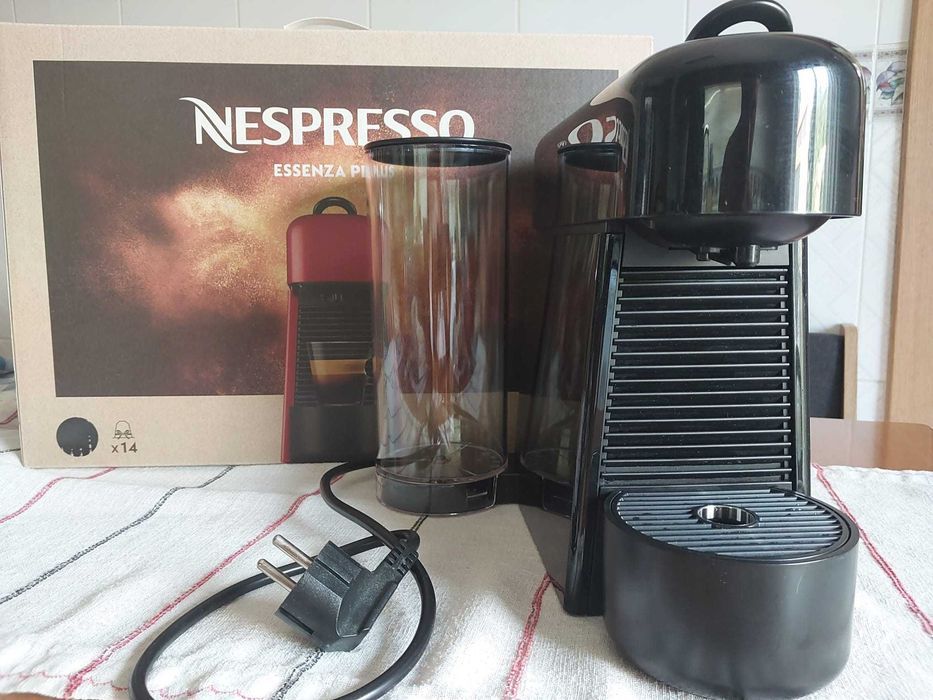 Máquina de cápsulas Nespresso Essenza Plus