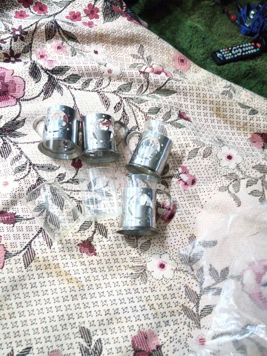 Стаканы в подстаканниках