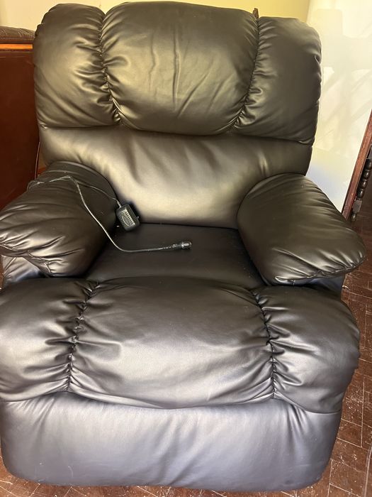 Cadeirão Eletrico ajuda a levantar