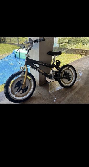 Vendo bicicleta infantil do Batman usada 5 vezes como nova