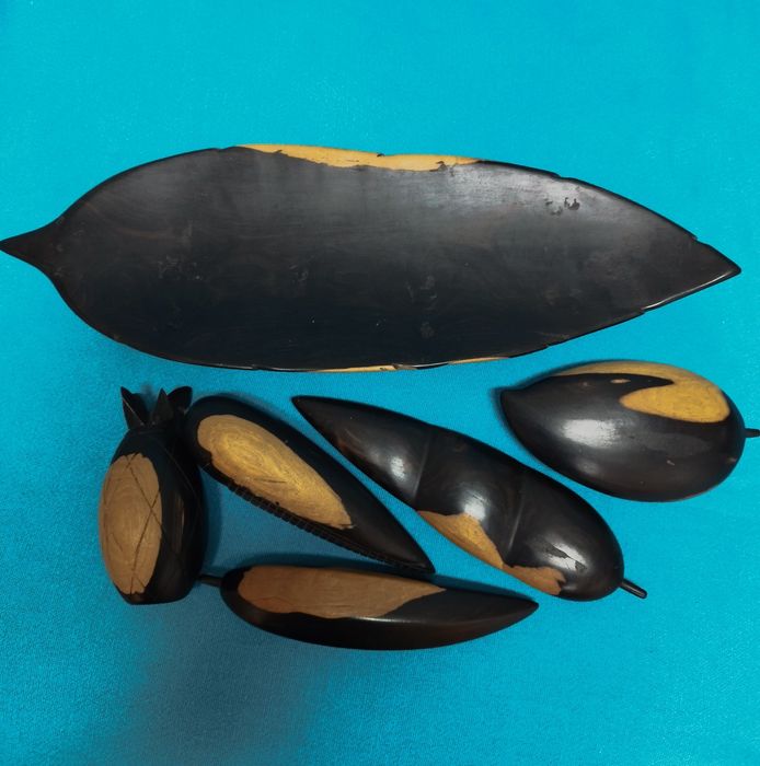 Travessa com fruta- Peça de artesanato africano em pau preto genuíno