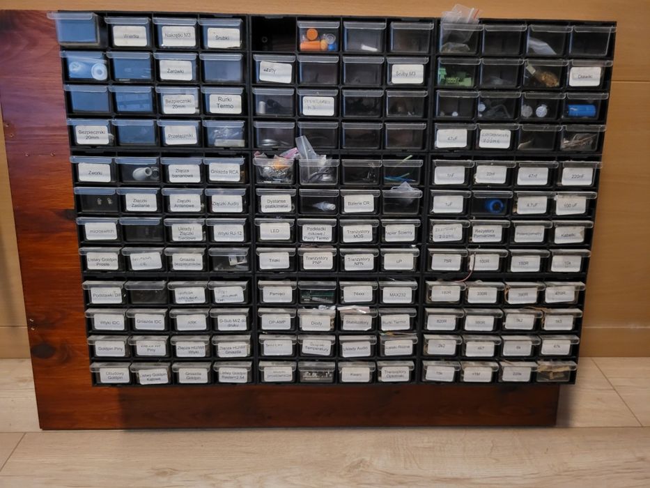 9x moduł szufladek 4x4 PX16 z zawartością 144 szufladki