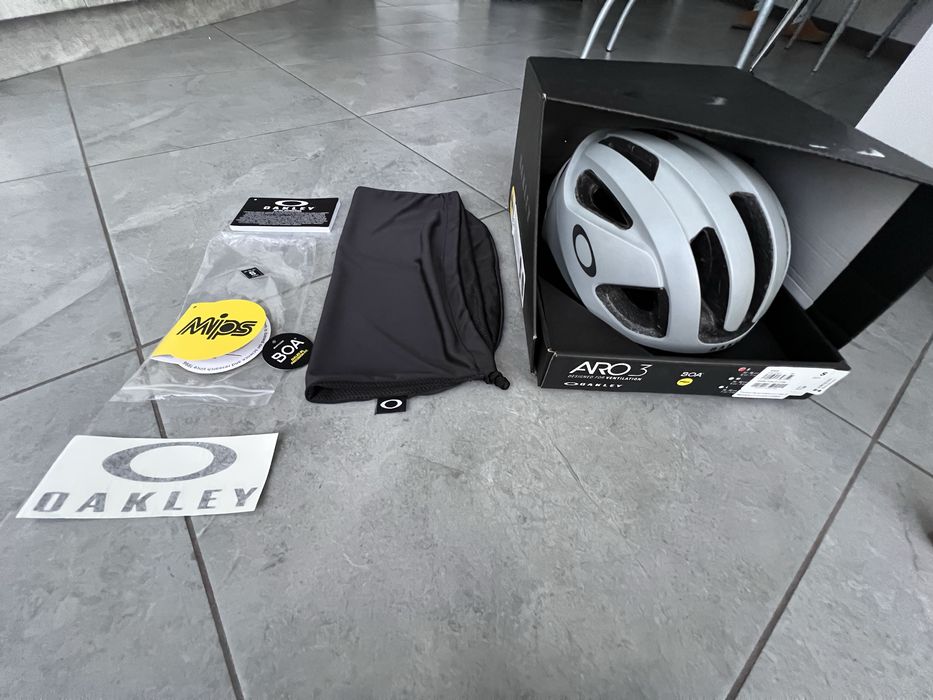 Oakley ARO3 mips велошолом