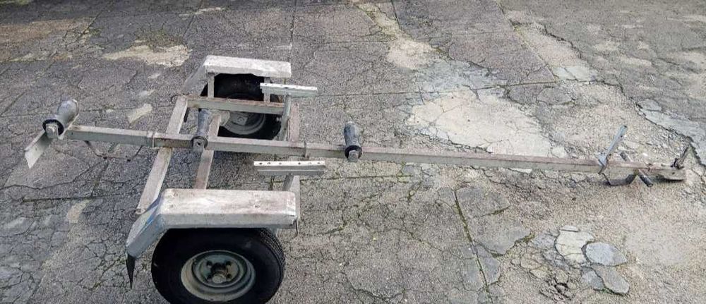 Atrelado de mota de agua