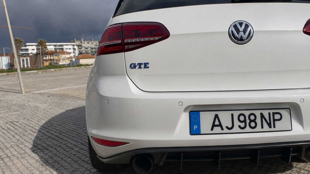 Volkswagen Golf GTE Plug-in Hybrid | DSG | Teto Panorâmico | Couro | LED | Câmara | Revisões VW