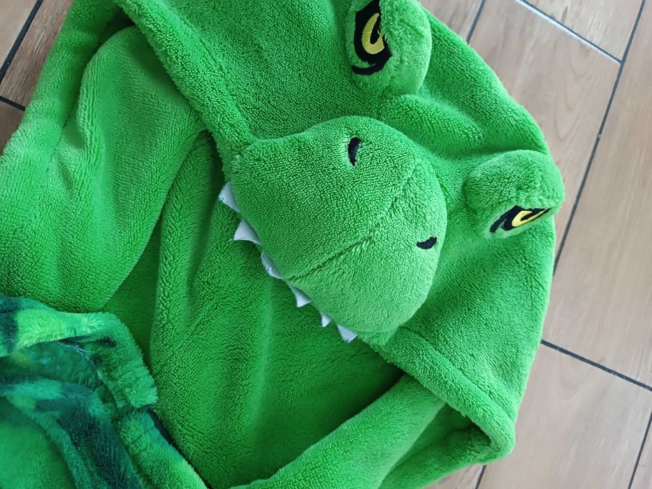 Szlafrok i piżamka dla chłopca 122