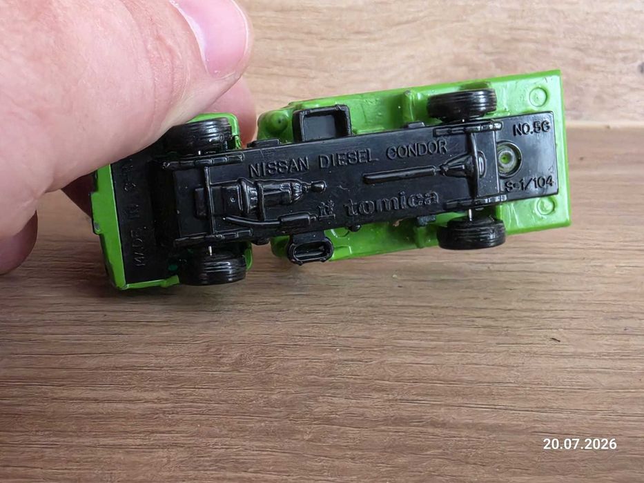 Tomica 1/104 - Nissan Diesel Condor