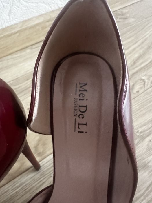 Туфлі лакові в ідеальному стані